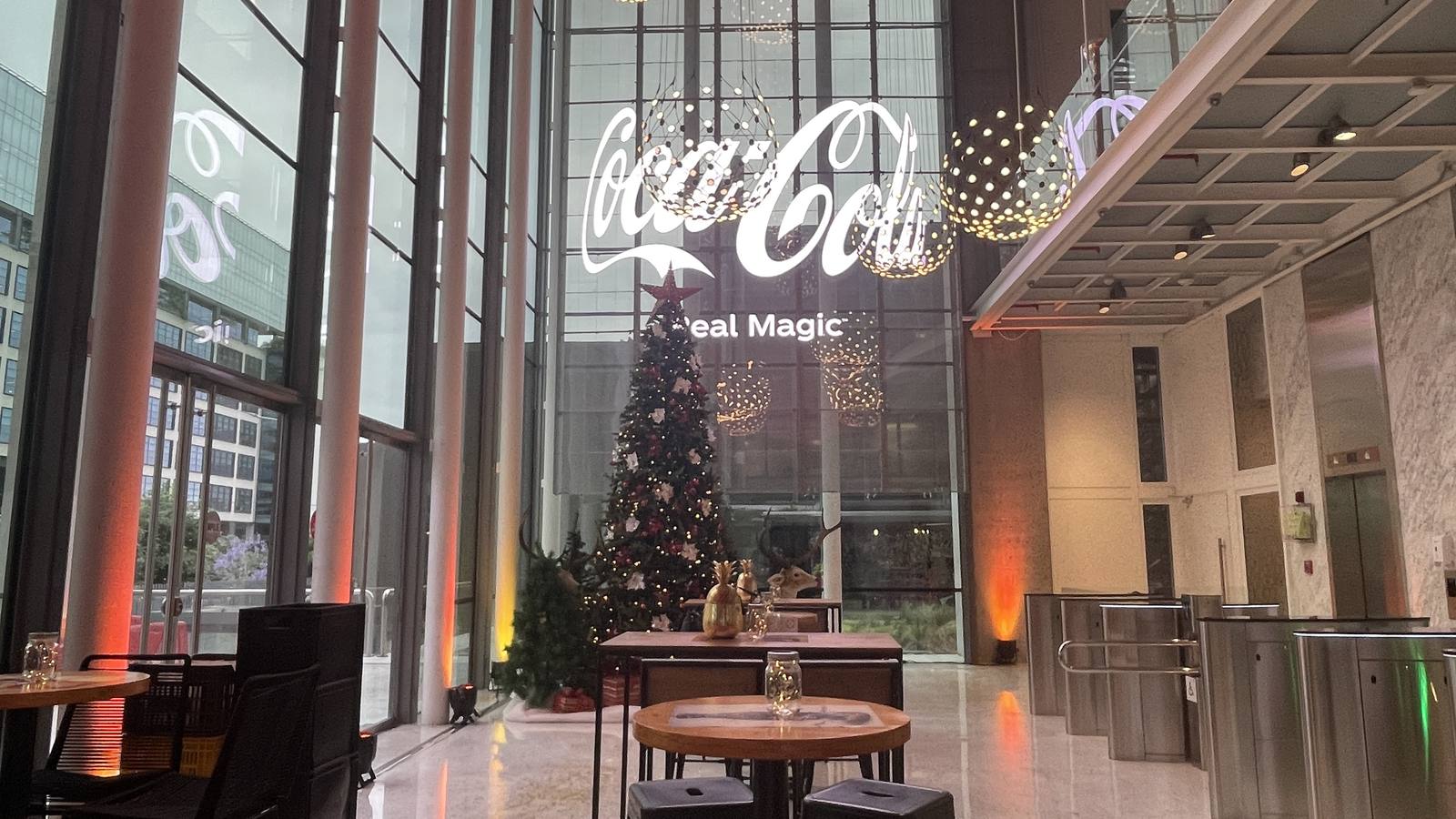 Evento navideño de Coca-Cola con producción técnica de Grupo IPL