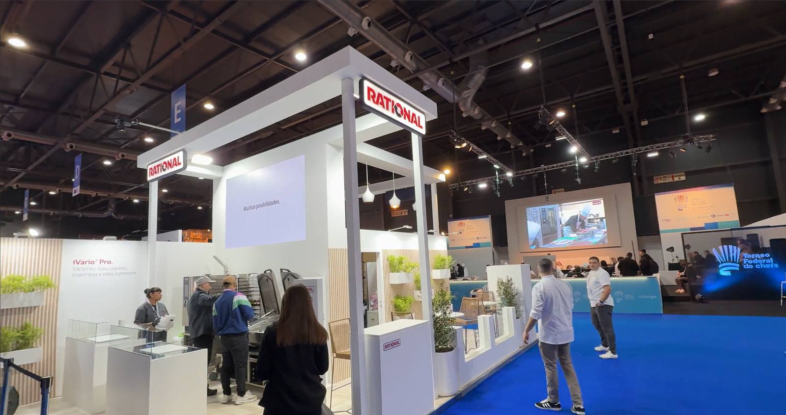 Stand corporativo con tecnología audiovisual para expos
