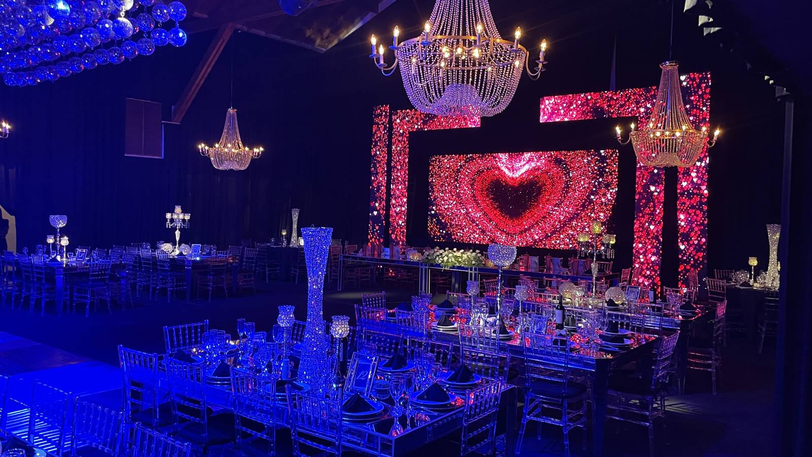Back de mesa principal con pantalla LED